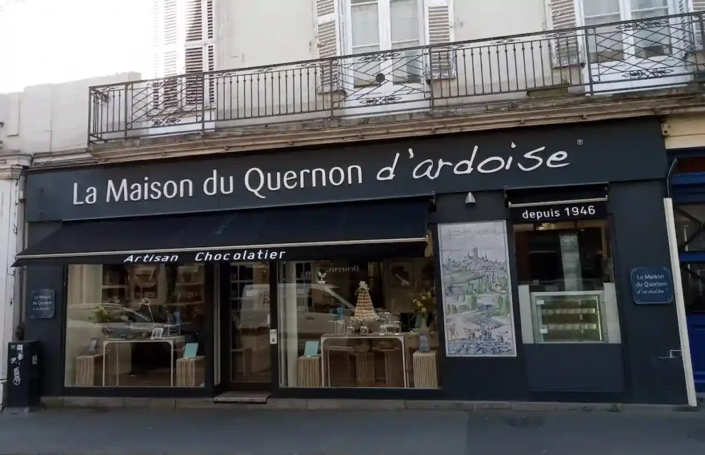 アンジェにあるLa maison du Quernon d'ardoise ラメゾンケルノン アルドワーズのお店全景